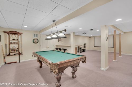 142 Serpentine Dr, Morganville NJ  07751-1400 exterior