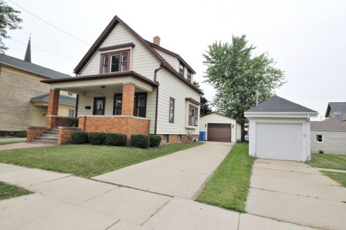 706 Madison St, Watertown, WI 53094-3858