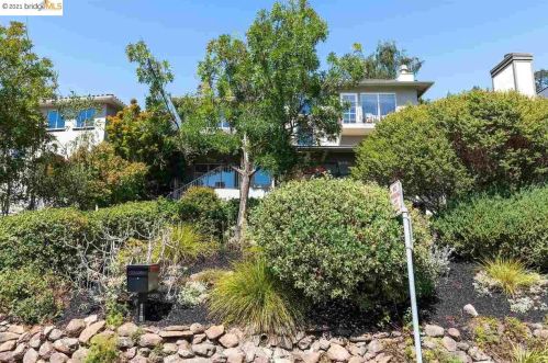 1036 Aquarius Way, Oakland, CA 94611-1940