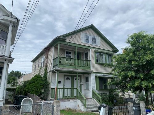 24 Pumgansett St, Providence, RI 02908-2514