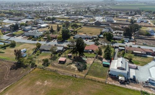 105 Daffodil Dr, Hollister CA  95023-3103 exterior