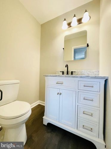 2120 Cartwright Pl, Herndon VA  20191-1903 exterior