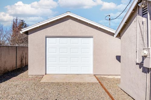 725 Mariposa St, Newman, CA 95360-9762