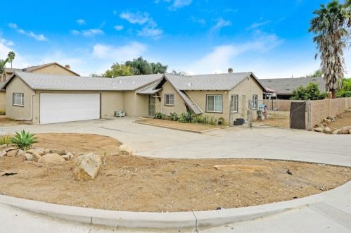 5080 Tyler St, Riverside CA  92503-2227 exterior