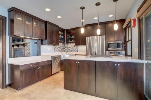 189 Ridgeway Dr, Dousman, WI 53118-9344