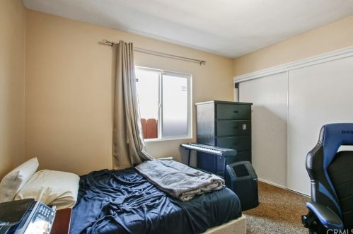 10332 Hunt Ave, South Gate CA  90280-6804 exterior