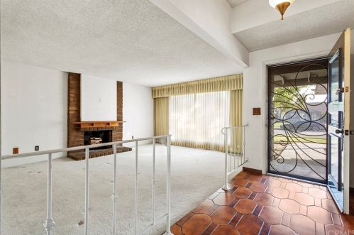 621 Chestnut Ave, Orange CA 92867-3743 exterior