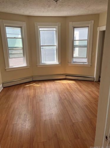 32 Hawkins St, Waterbury CT  06704-3523 exterior