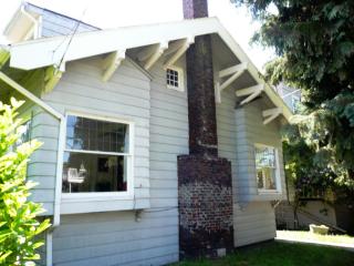 2009 Mercer St, Seattle, WA 98112-4030