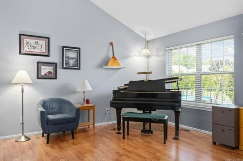 35 Mclaughlin Way, Washingtonville NY  10992-1151 exterior