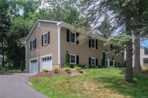 53 Blackberry Dr, Sears Corners, NY 10509-4109