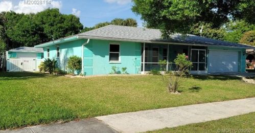 1916 Wren Ave, Fort Pierce, FL 34982-5635