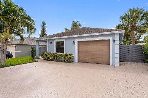 824 Selkirk St, West Palm Beach, FL 33405-3138