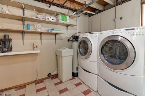 8 Glencross Rd, West Milford Lakes NJ  07480-2206 exterior