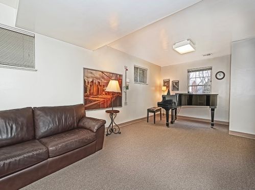 574 Clemson Dr, Pittsburgh PA exterior