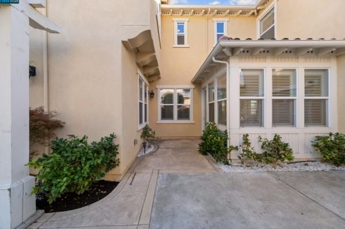 1733 Campanula Dr, San Ramon CA  94582-5155 exterior