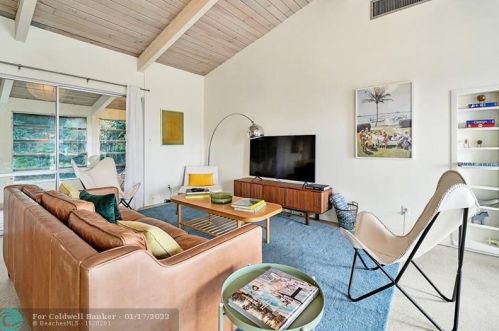 413 Michigan Pl, West Palm Beach FL  33409-3843 exterior