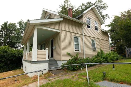 579 Cooke St, Waterbury CT  06710-1424 exterior