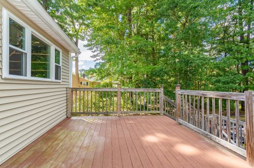 45 Ackerman St, Salem NH  03079-3401 exterior