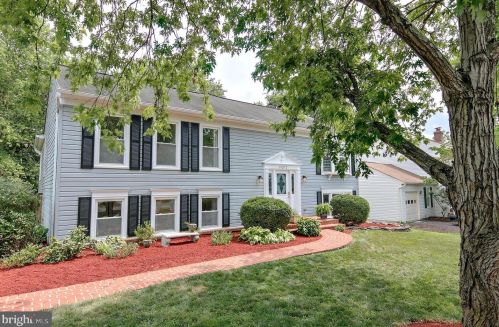 10312 Yorktown Ct, Great Falls, VA 22066-4217