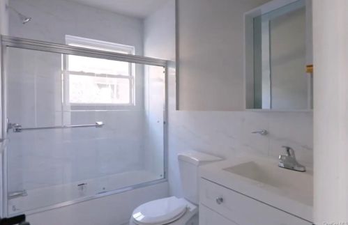 21 Terrace Ave, Mount Vernon NY  10550-1814 exterior