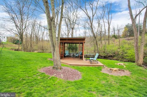 5805 Hillsborough Ct, Harrisburg PA  17111-4736 exterior