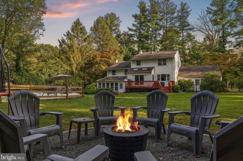 1421 Sugartown Rd, Berwyn PA  19312-1820 exterior