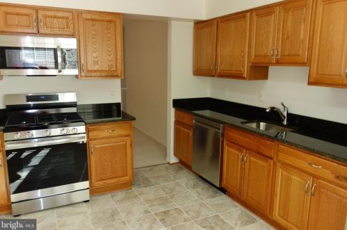 7708 Asterella Ct, Springfield VA  22152-3132 exterior