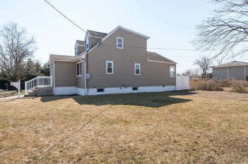 171 3rd Ave, Babylon, NY 11704-3720
