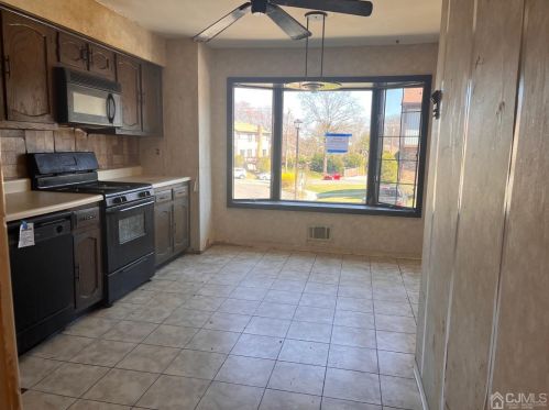 22 Highview Dr, Woodbridge NJ  07095-3905 exterior