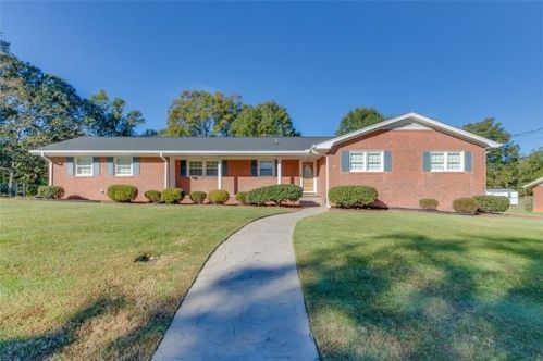 200 Joan Dr, Easley, SC 29642-1026