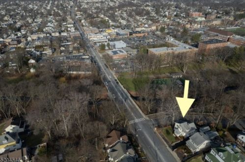 300 Centre St, Nutley, NJ 07110-2702