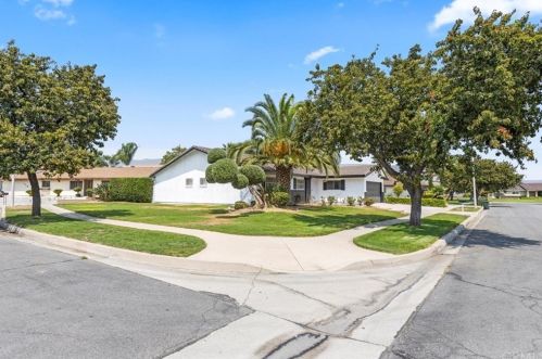 222 Condor Dr, Rialto CA  92377-4718 exterior