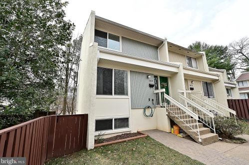 2414 Southgate Sq, Herndon VA  20191-1239 exterior