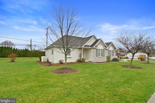 801 Shady Ln, West Enola, PA 17025-3425