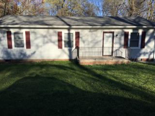 1512 Barto Pl, Greensboro NC  27405-5929 exterior