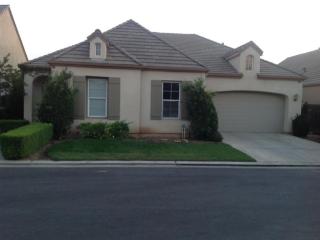 24 Everglade Ave, Clovis, CA 93619-7583