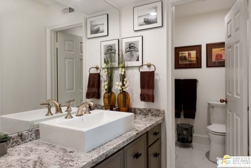 4 Vista Loma Dr, Rancho Mirage CA  92270-2959 exterior