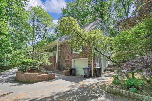 14 Teramar Way, White Plains, NY 10607-1610