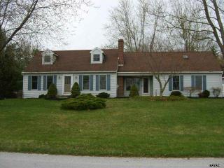 471 Valley View Dr, Hanover, PA 17331-8300