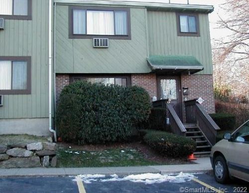 13 Ameridge Dr, Bridgeport, CT 06606-6000