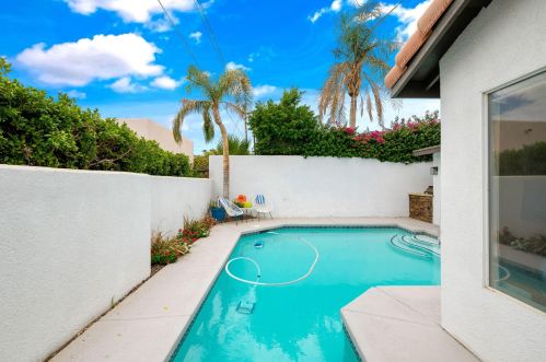 54404 Avenida Madero, La Quinta CA  92253-3620 exterior