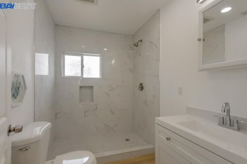 1802 88th Ave, Oakland CA  94621-1008 exterior