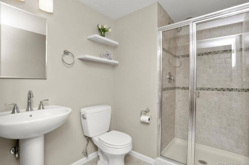 12 Cold Spg Dr, Bridgeport CT 06611-1106 exterior