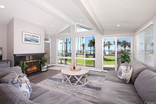 806 Oceanfront, Newport Beach, CA 92661-1388