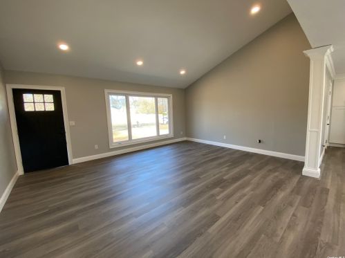 8 Jewel Dr, Holtsville NY  11742-1020 exterior