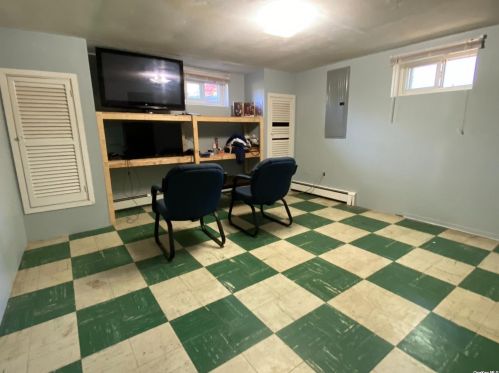 672 Larkfield Rd, Elwood NY  11731-5914 exterior