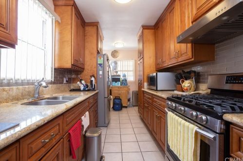 2125 Adriatic Ave, Long Beach CA 90810-3573 exterior