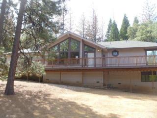 12113 Breckenridge Rd, Groveland, CA 95321-9507