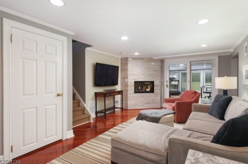 1364 Graymill Dr, Scotch Plains NJ  07076-4725 exterior